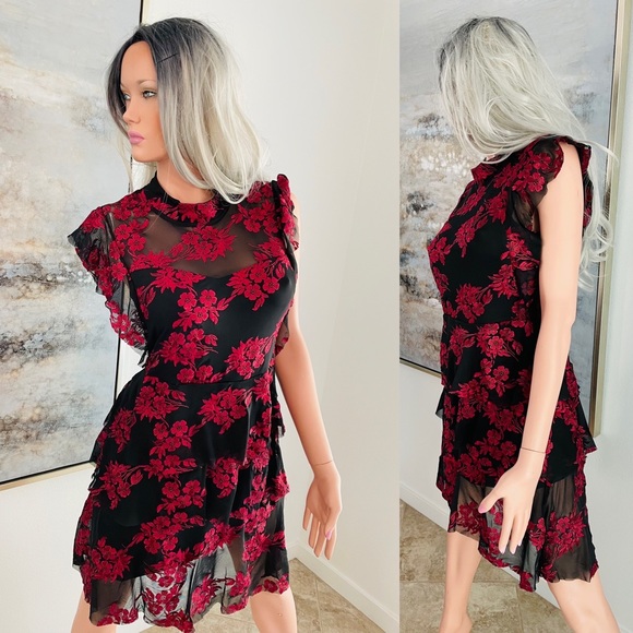 NWT ROMEO & JULIET COUTURE $175 Tiered Black and Red Lace DRESS Small - Picture 2 of 15